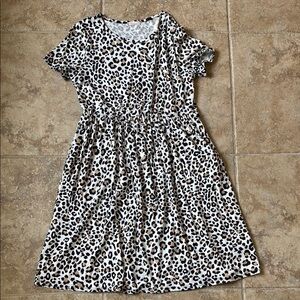 Chic Leopard Print Midi Dress